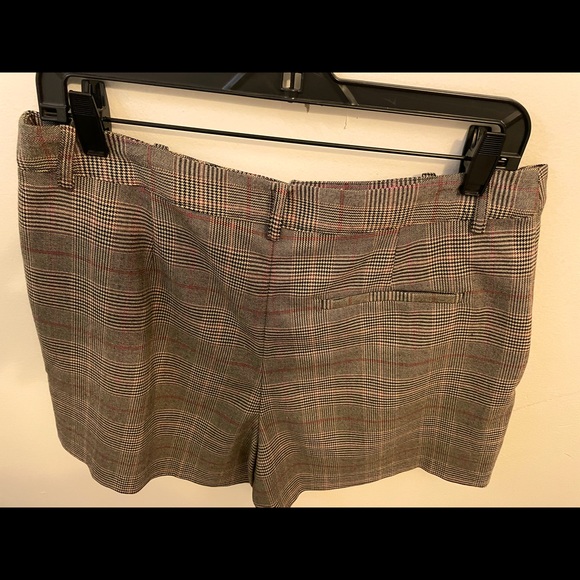 CeCe Plaid shorts with two ruffle front pockets and one back pocket 🌺🌸 summer - Picture 3 of 7